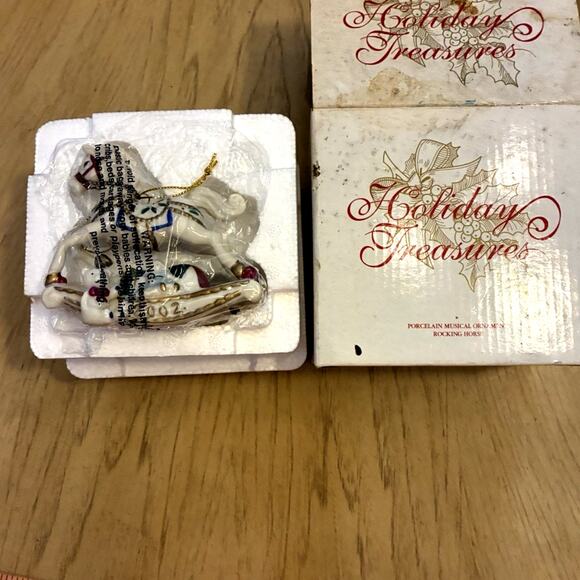 Vtg 2002 Rocking Horse Holiday Treasures Avon porcelain musical ornament - Picture 2 of 12